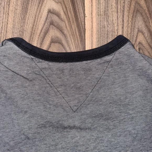 Tommy Hilfiger Men's Gray T-Shirt - Picture 5 of 8
